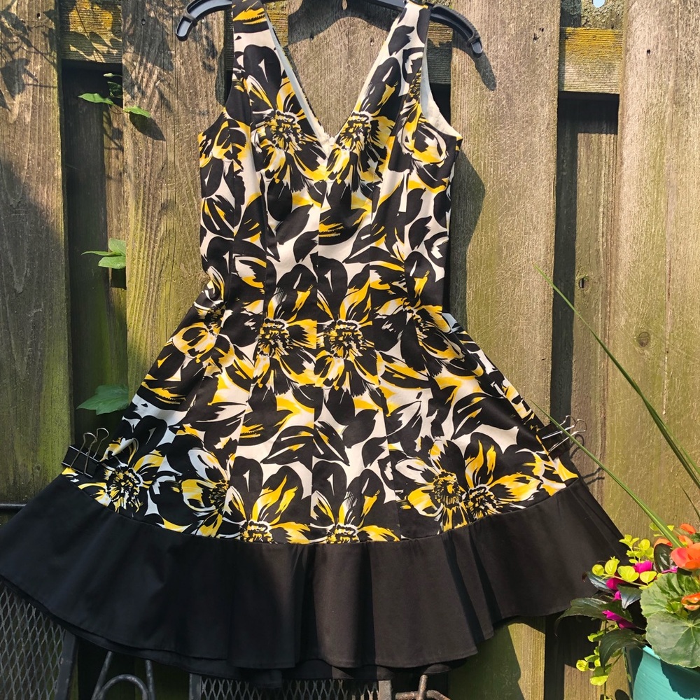 Lovely Nine West Floral Sun Dress